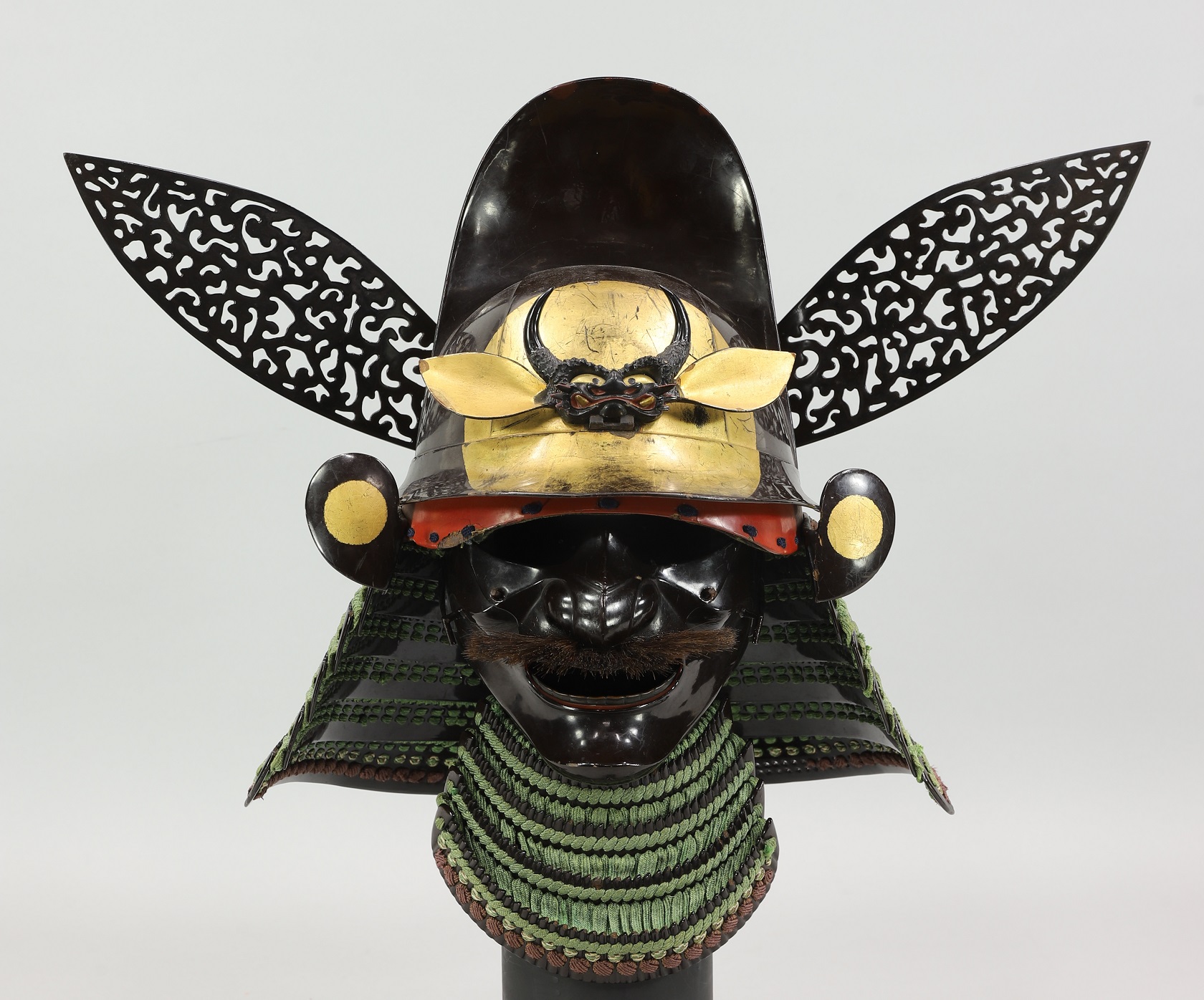 唐冠兜付萌葱絲威具足 toukan-kabuto moegi-ito-odoshi gusoku | 古裂