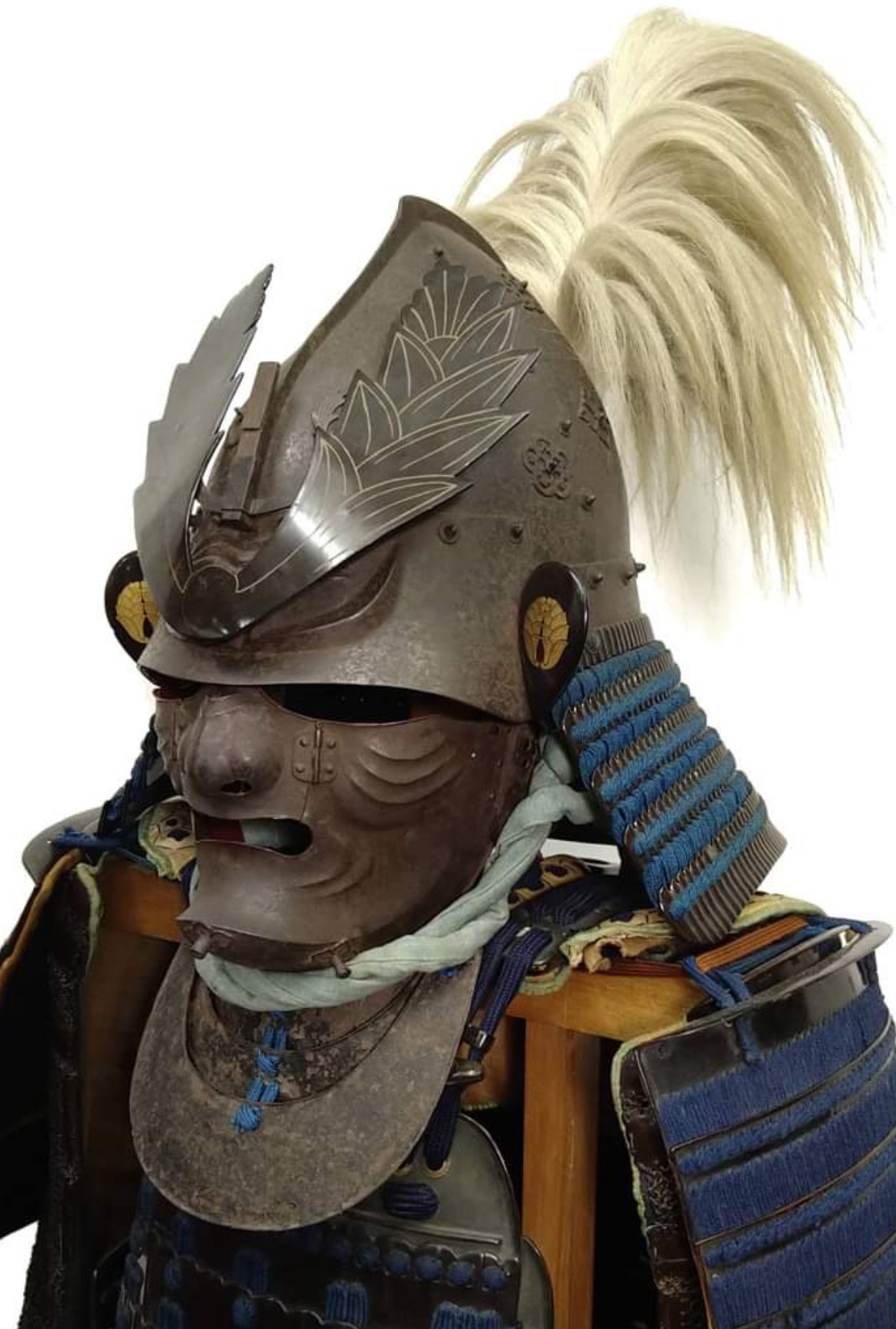 鉄地黒漆塗頭成眉庇兜‼️戦国桃山期‼️本物‼️希少‼️博物館‼️激安破壊出品‼️送料無料‼️ 鉄黒漆塗紅糸菱綴碁石頭横矧二枚胴具足（兜）／ホームメイト