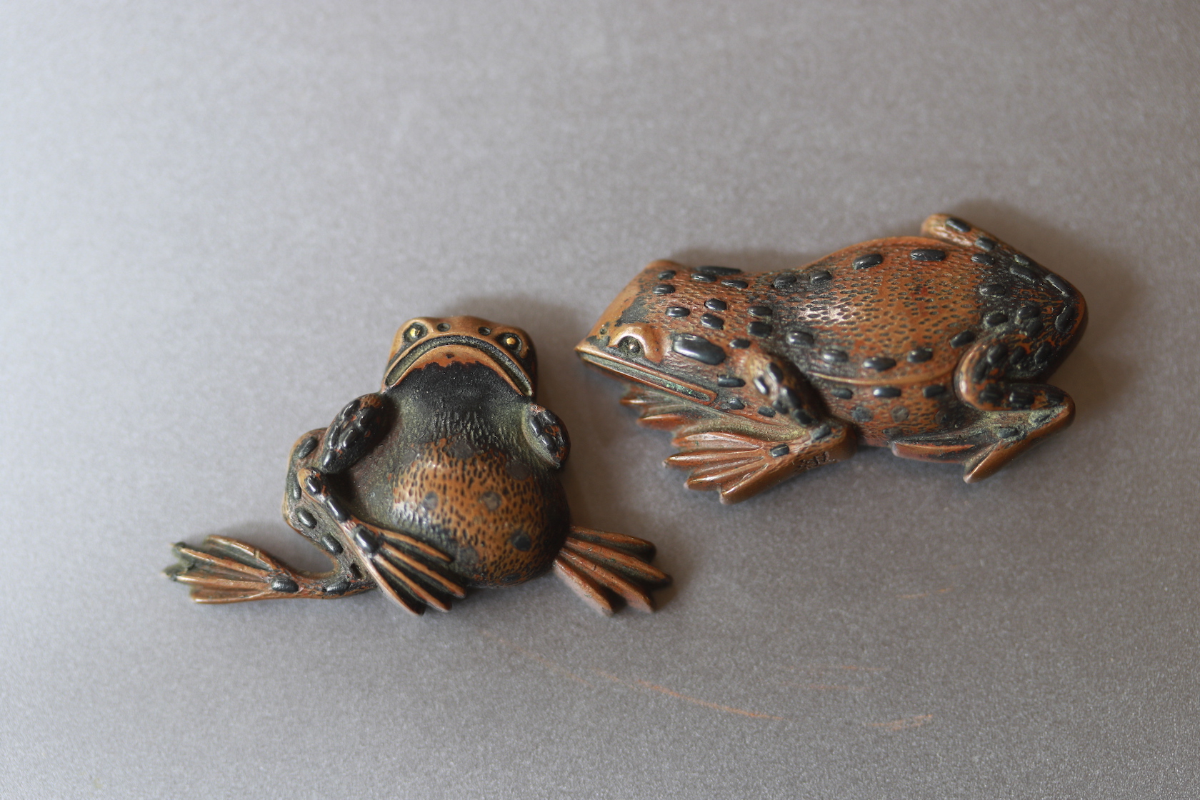 中国 古銅 蛙 紙鎮 置物 一對 C R6733E 中国 古銅 蛙 紙鎮 置物 一對 C