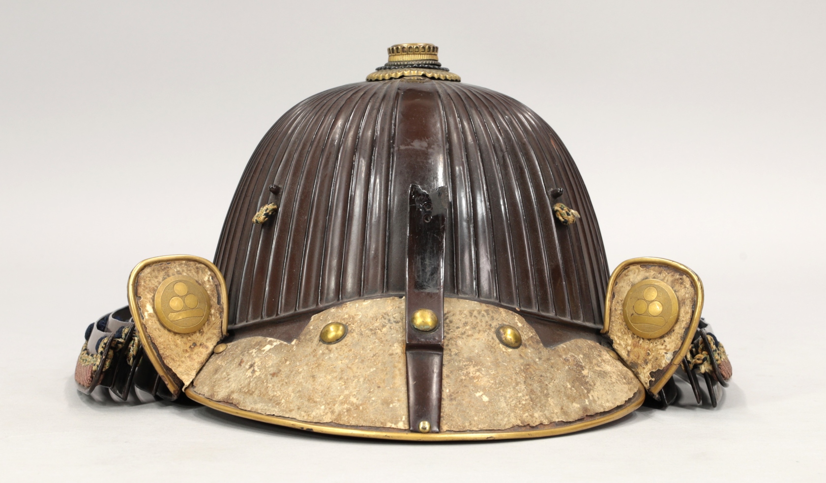 鉄黒漆塗六十二間筋兜 Iron Black-Lacquered 62-Plate Suji