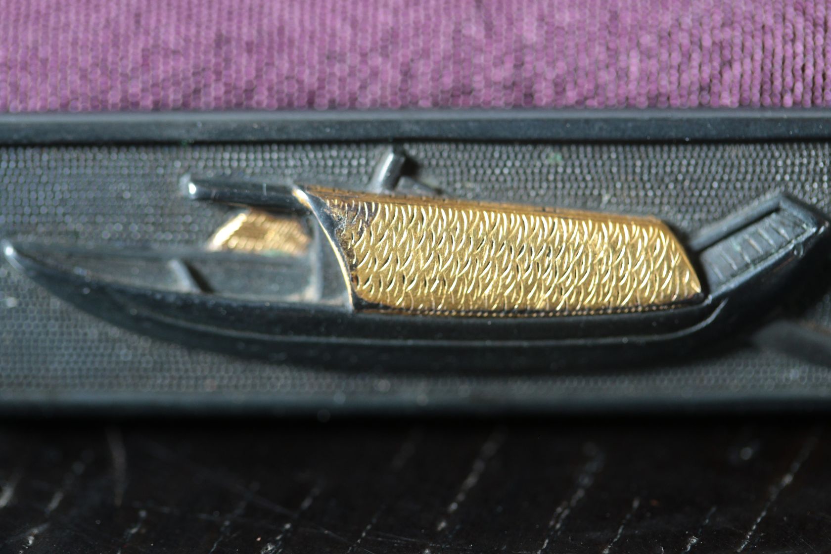 赤銅魚子地苫舟文小柄 | 古裂會 (こぎれかい)